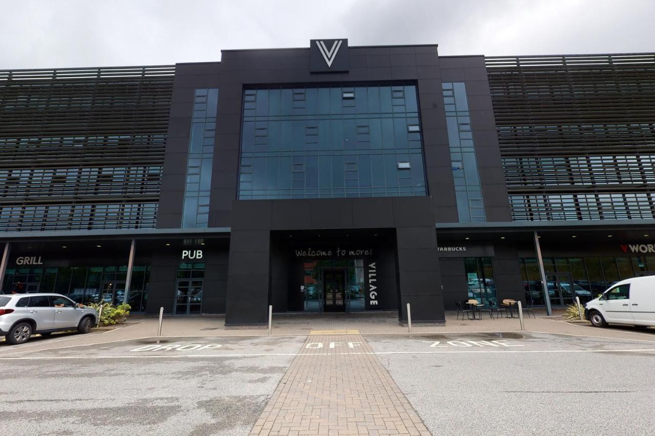 Village Hotel Leeds South Exterior photo